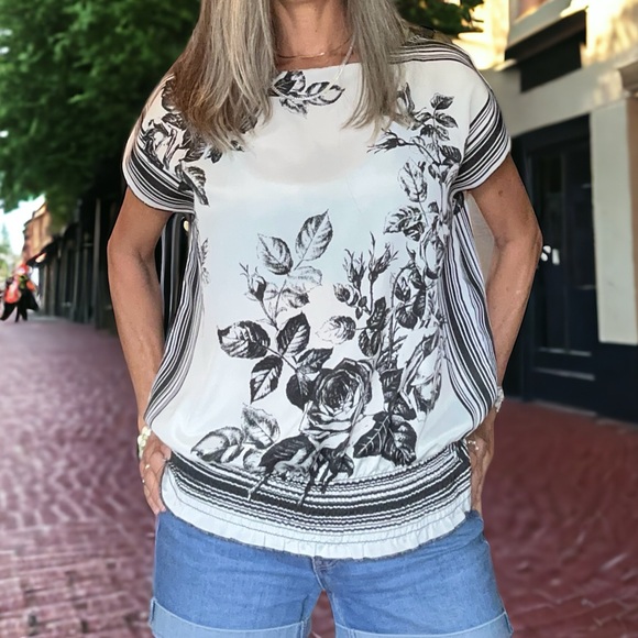 97A. Forever 21 black & white stripes roses, short sleeve smocked blouse Large - Picture 1 of 7